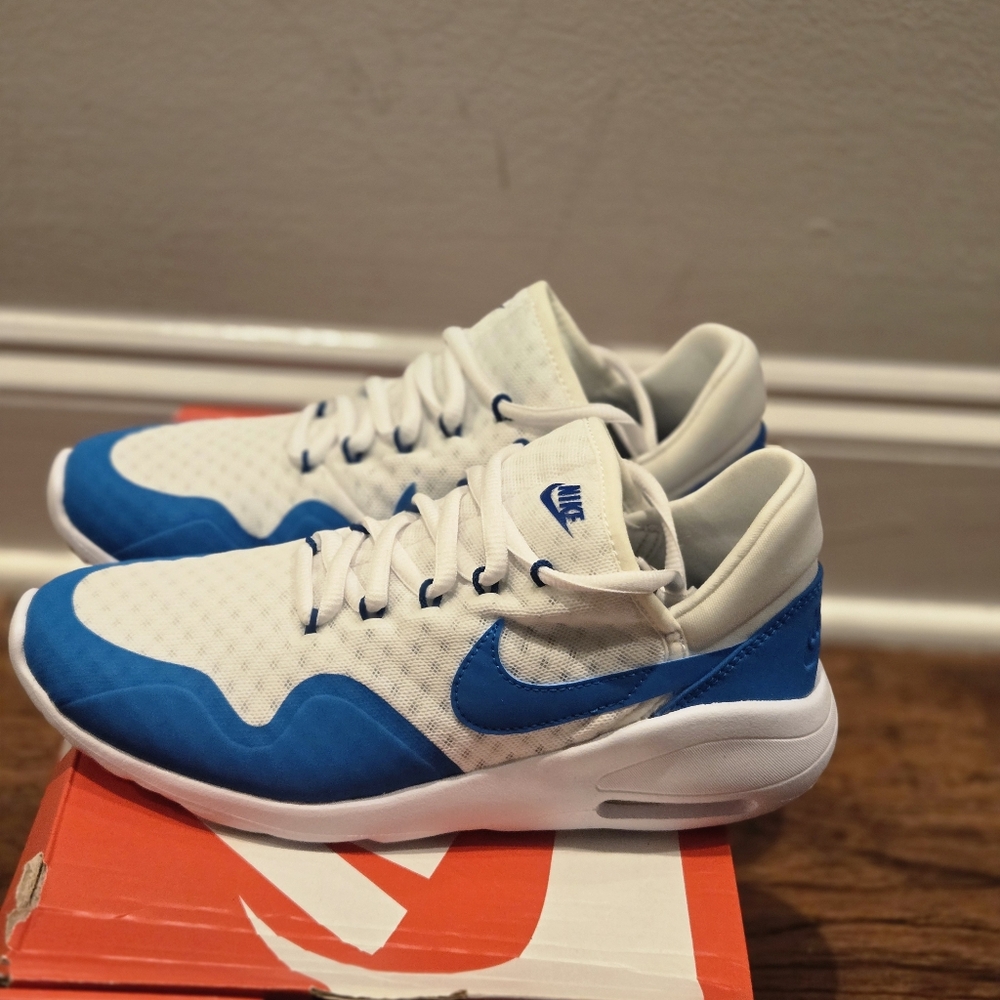 Nike Air Max Sasha Women's Sizes 9 and 9.5  Running Shoes New With Box